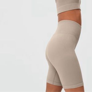 Everlane seamless bike short